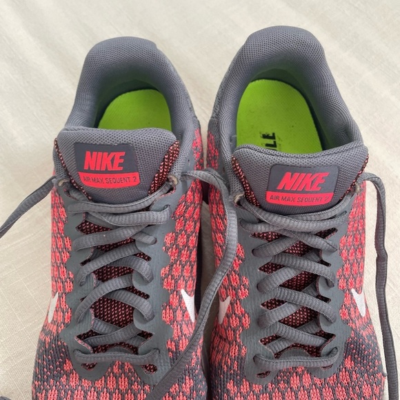 Nike Womens 852465-003 Gray & Pink Air Max Sequent 2 Size 8. Running Shoes EUC - Picture 4 of 8